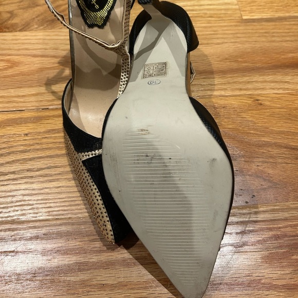 Jojo Fox Vintage Inspired Gold Embellished Heels 👠 - Picture 9 of 12